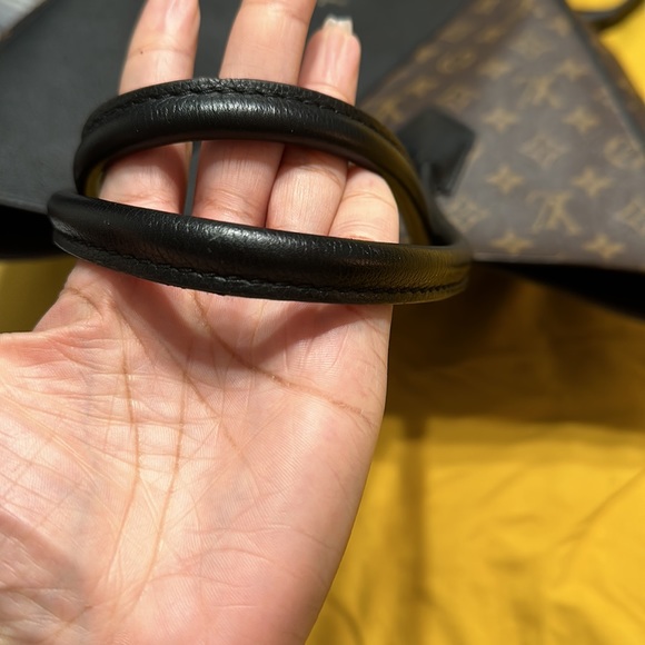 Louis Vuitton calfskin tote bag - Picture 12 of 14